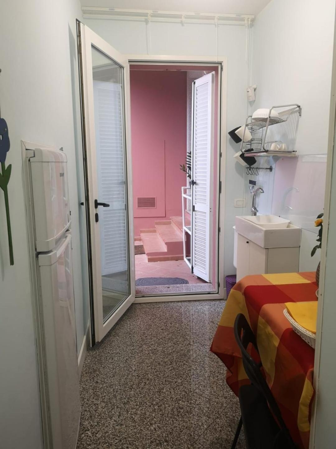 B&B Domus Oriens - Monolocale Indipendente In Villa Portoscuso Eksteriør billede